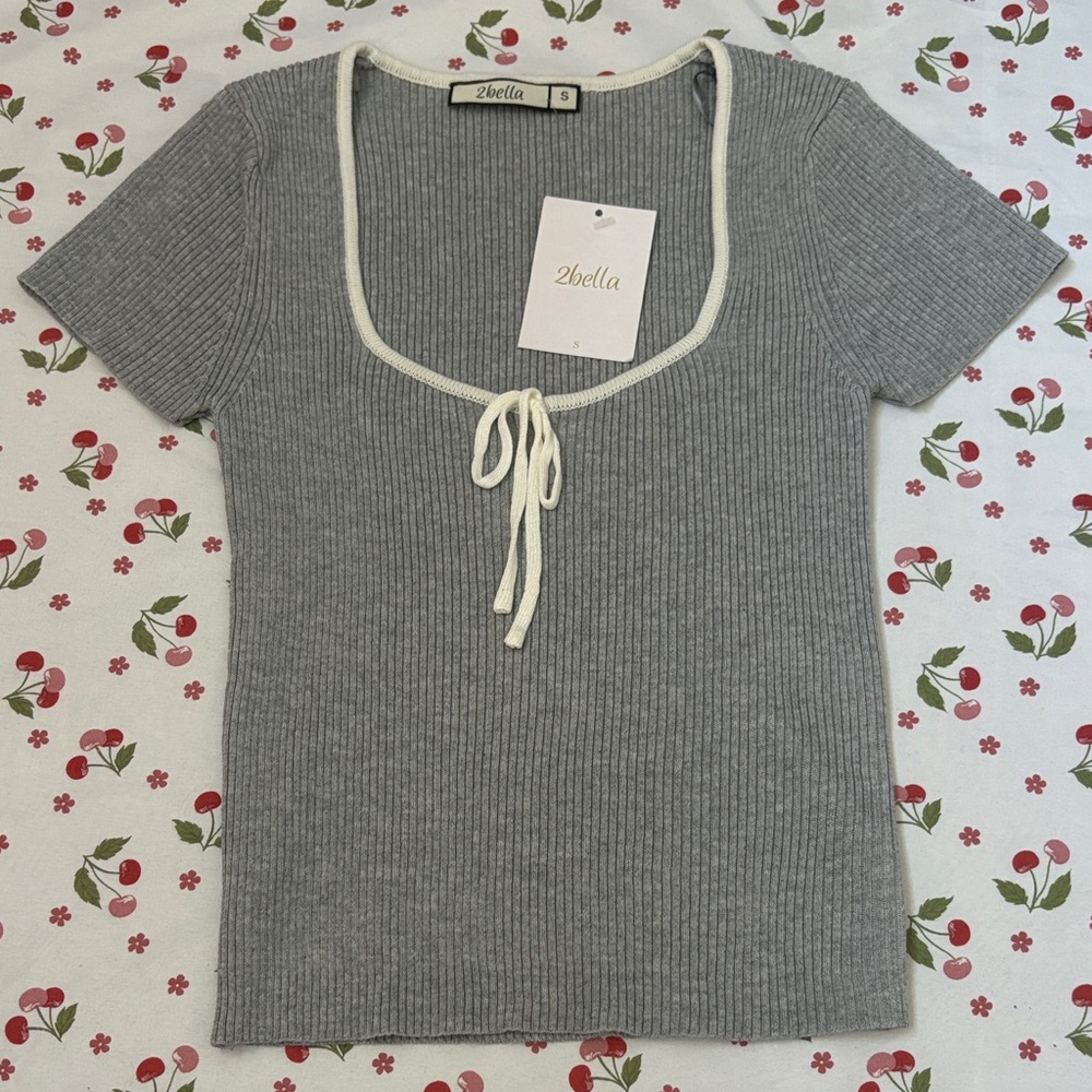 Brand New 2Bella Gray Shirt With White Tie S
